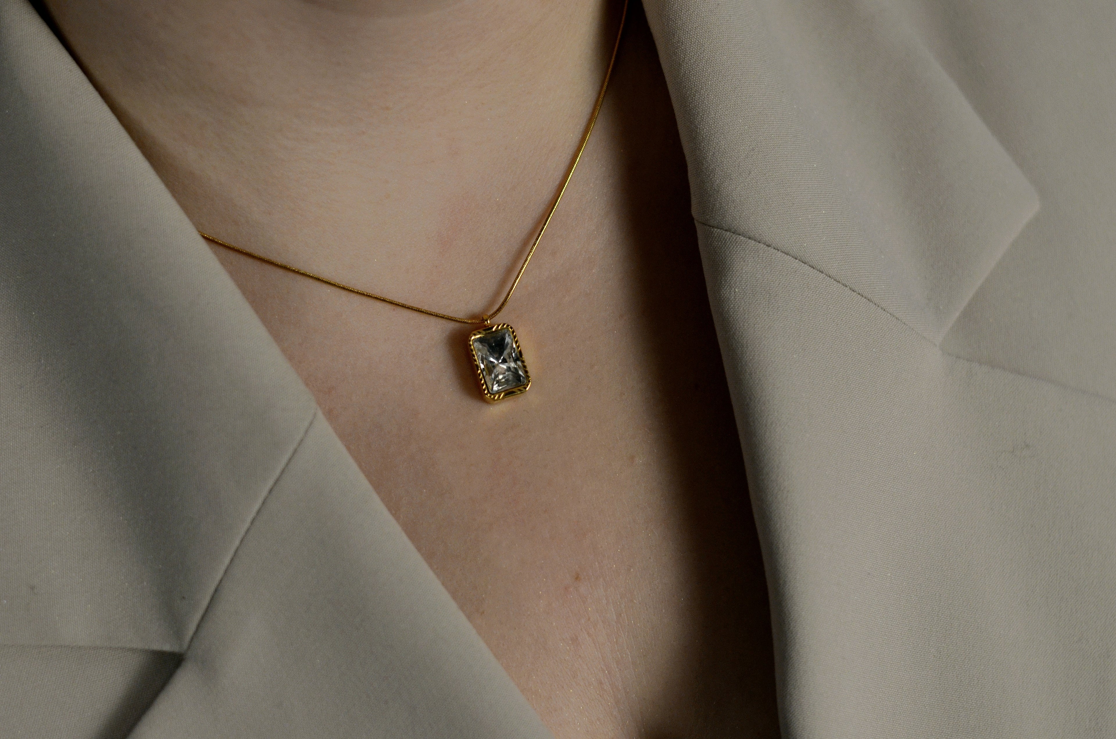 Collier  Aubrieta